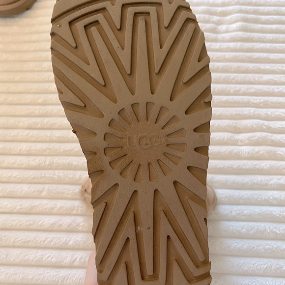 Ugh Bailey Bow Boots - Picture 4 of 4